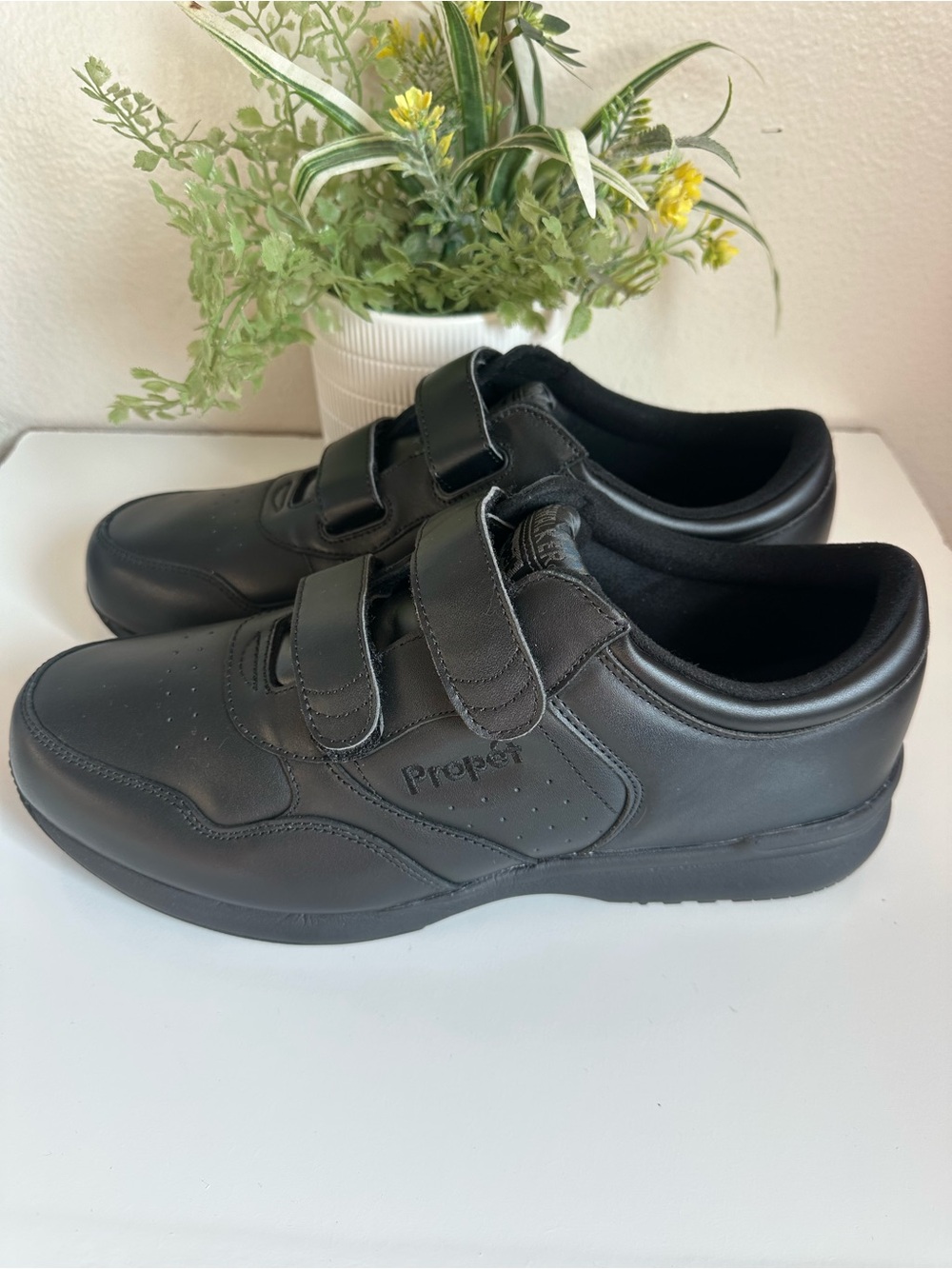 Propet Men's Black Dual Velcro Comfort Walkers Size 13